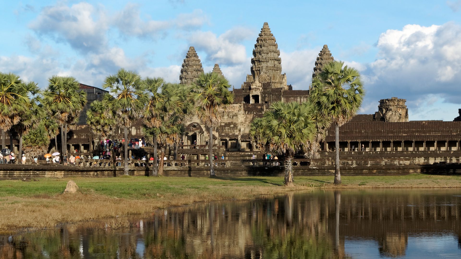 12. Les grands canaux d'Angkor ont été endommagés par des inondations