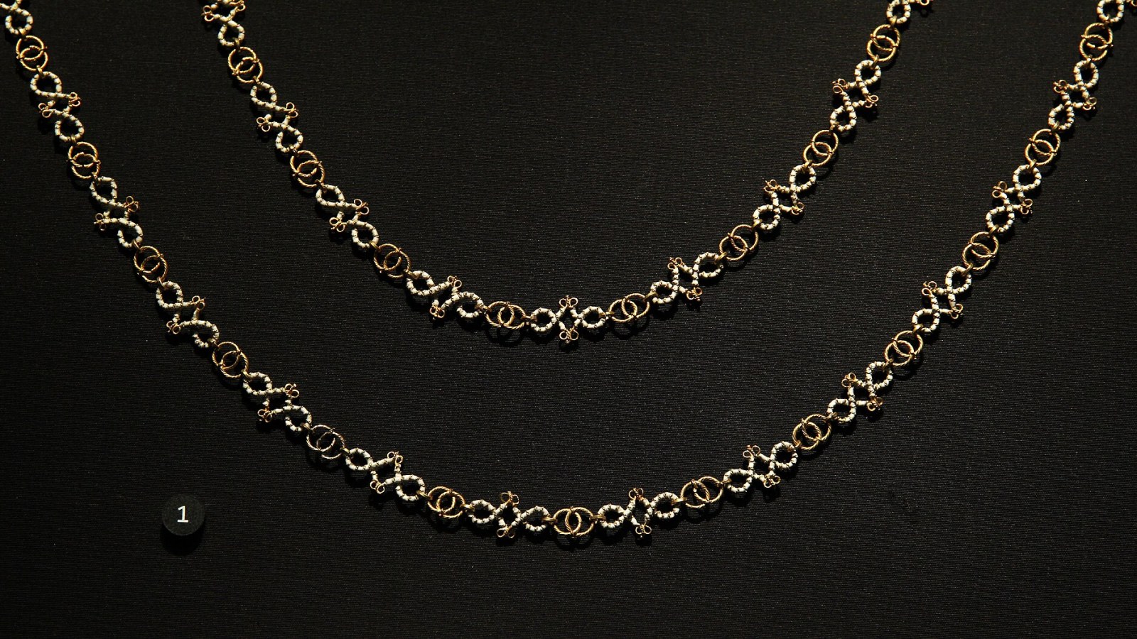 5. Un orfèvre londonien a enterré près de 500 bijoux et n'est jamais revenu