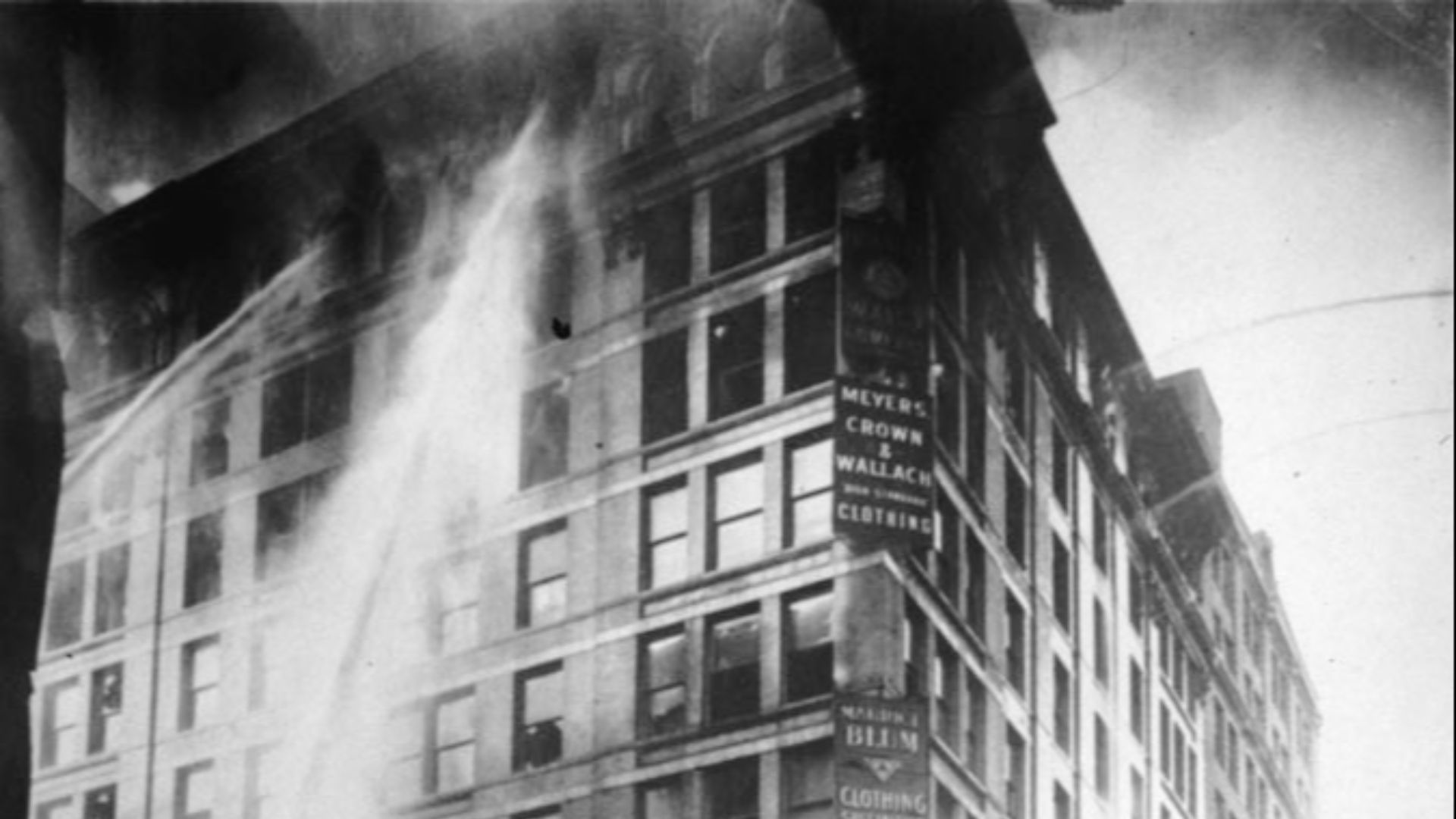 2. Les portes verrouillées de l'usine Triangle Shirtwaist