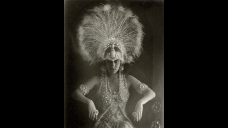 8. Le « vernis à ongles » de Gloria Swanson était en réalité de la poudre métallique polie