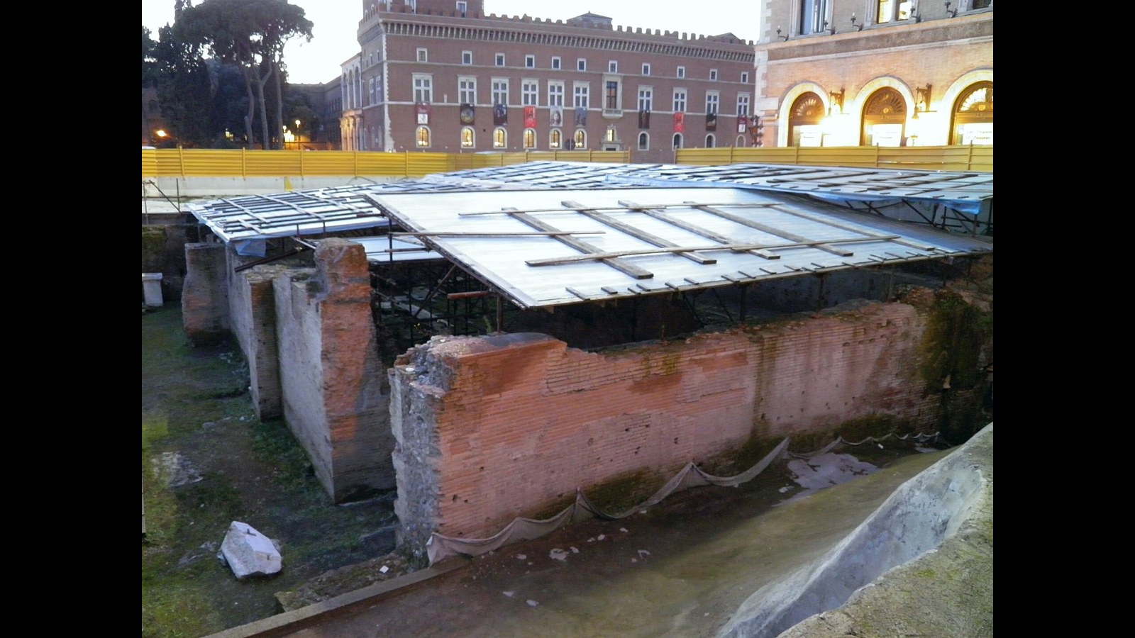 12. Des fouilles dans le métro de Rome ont mis au jour une caserne romaine datant de l'époque d'Hadrien