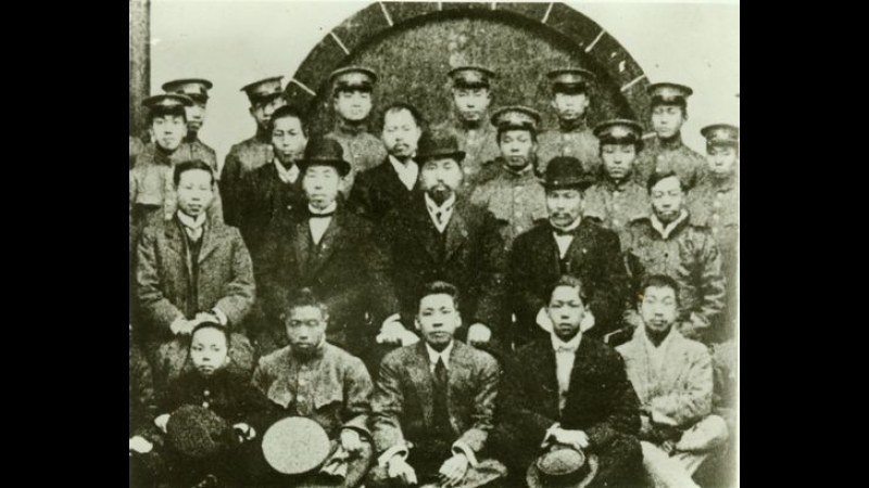 13. La nouvelle République chinoise a instauré un jour férié pour enterrer un empire