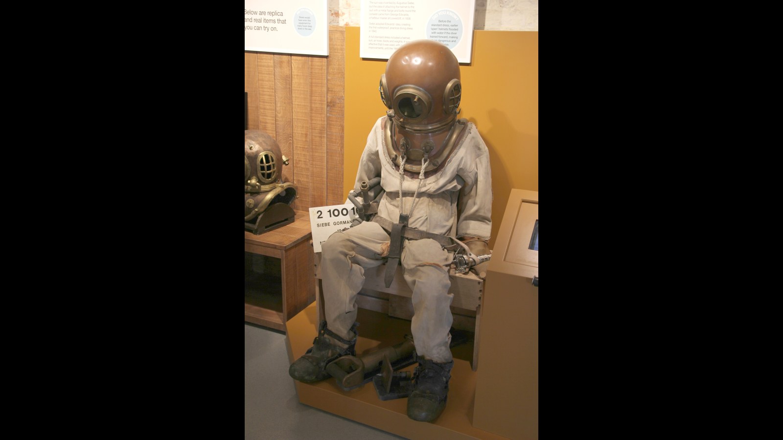 1. Augustus Siebe's 1837 Diving Suit Let Divers Work On The Seafloor