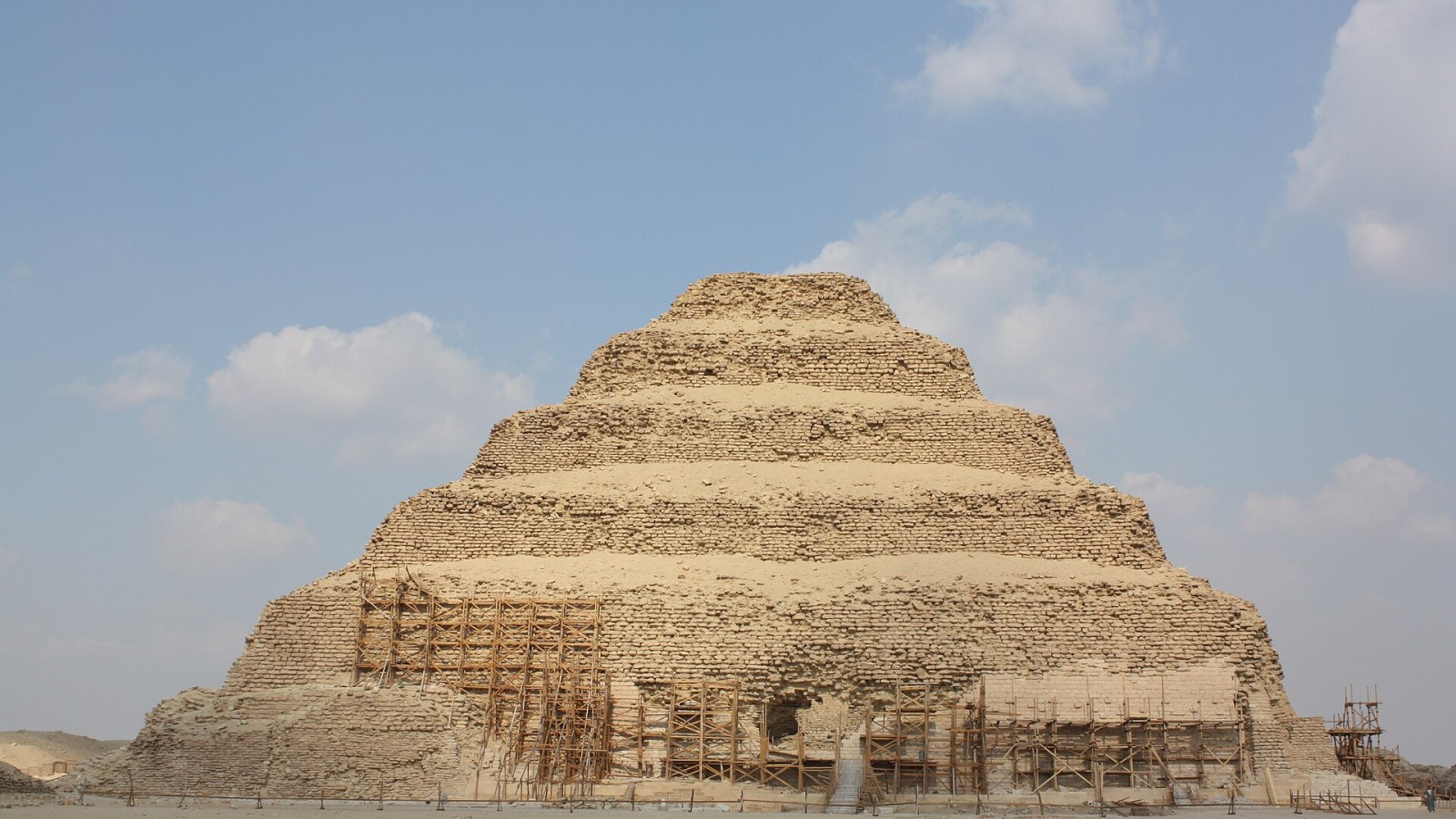 2. No Aliens Helped Build The Great Pyramid