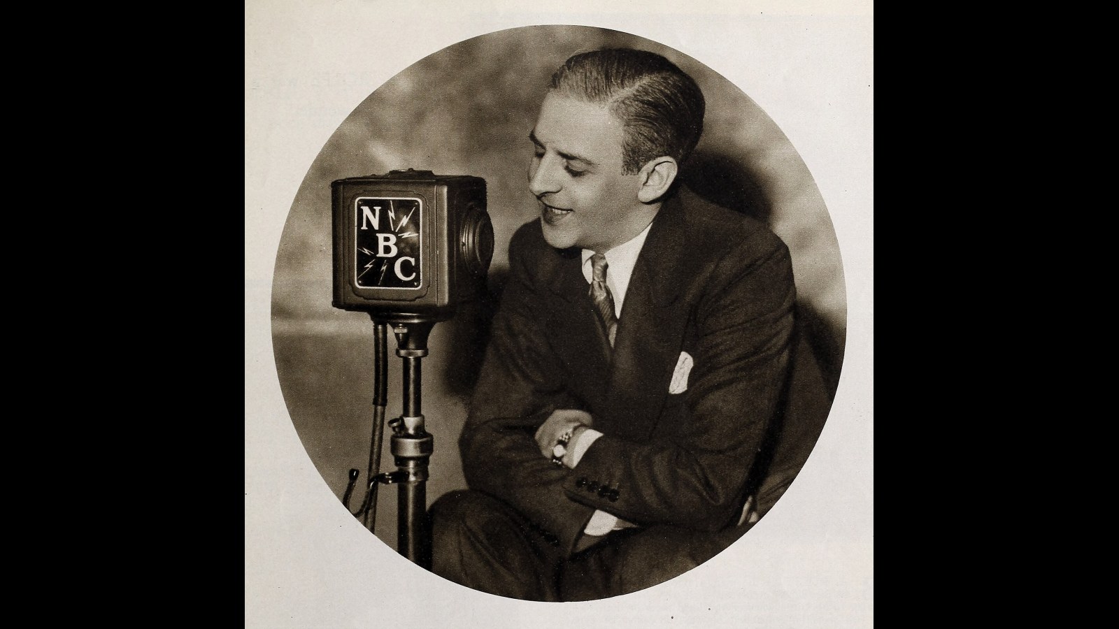 11. Walter Winchell parlait plus vite que n'importe qui d'autre à l'antenne