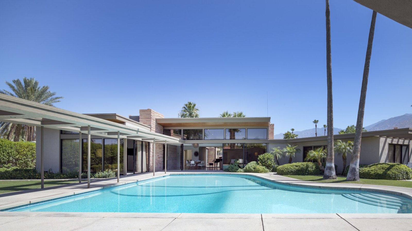 5. Frank Sinatra's Twin Palms Launched Desert Modernism