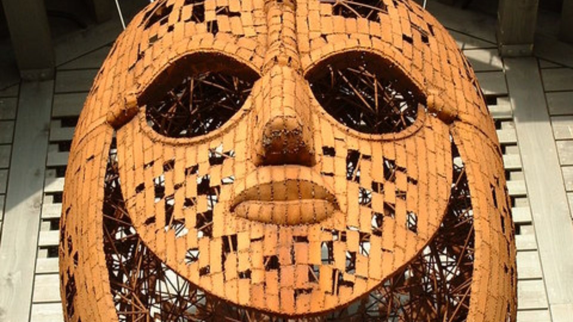 9. La conservation du casque de Sutton Hoo