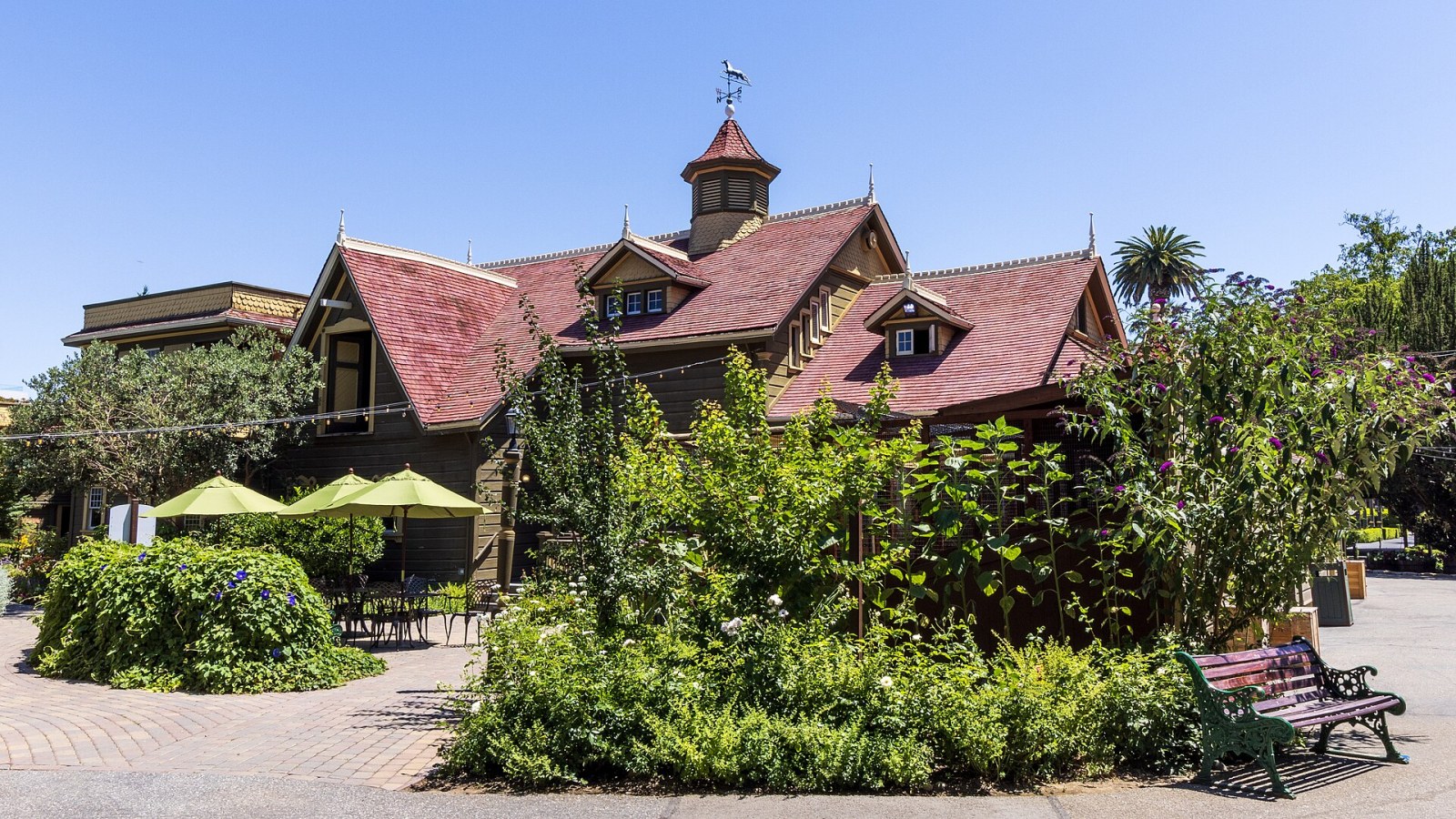 1. Sarah Winchester Built A 160-Room Mansion That Never Stopped Growing