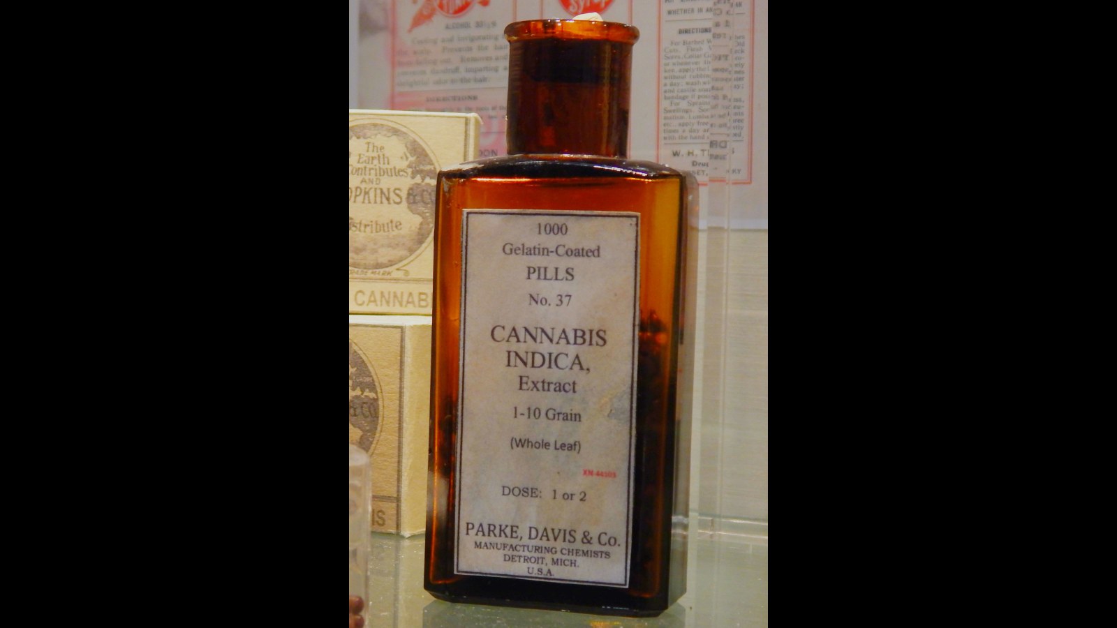 13. Les cigarettes au cannabis faisaient partie des médicaments courants vendus en pharmacie