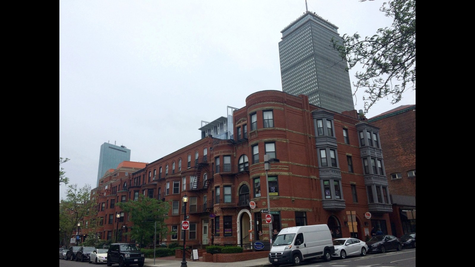 20. Les élégantes maisons mitoyennes du quartier de Back Bay à Boston reposent sur du bois pourri