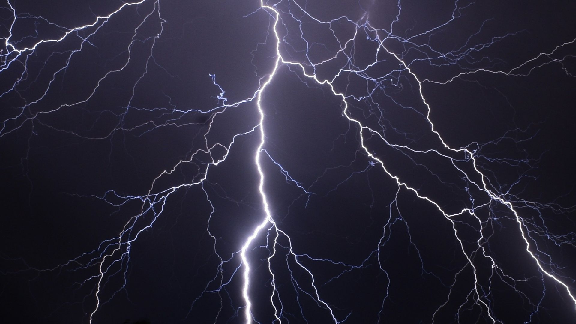 7. La foudre en boule et autres lumières inhabituelles dans le ciel