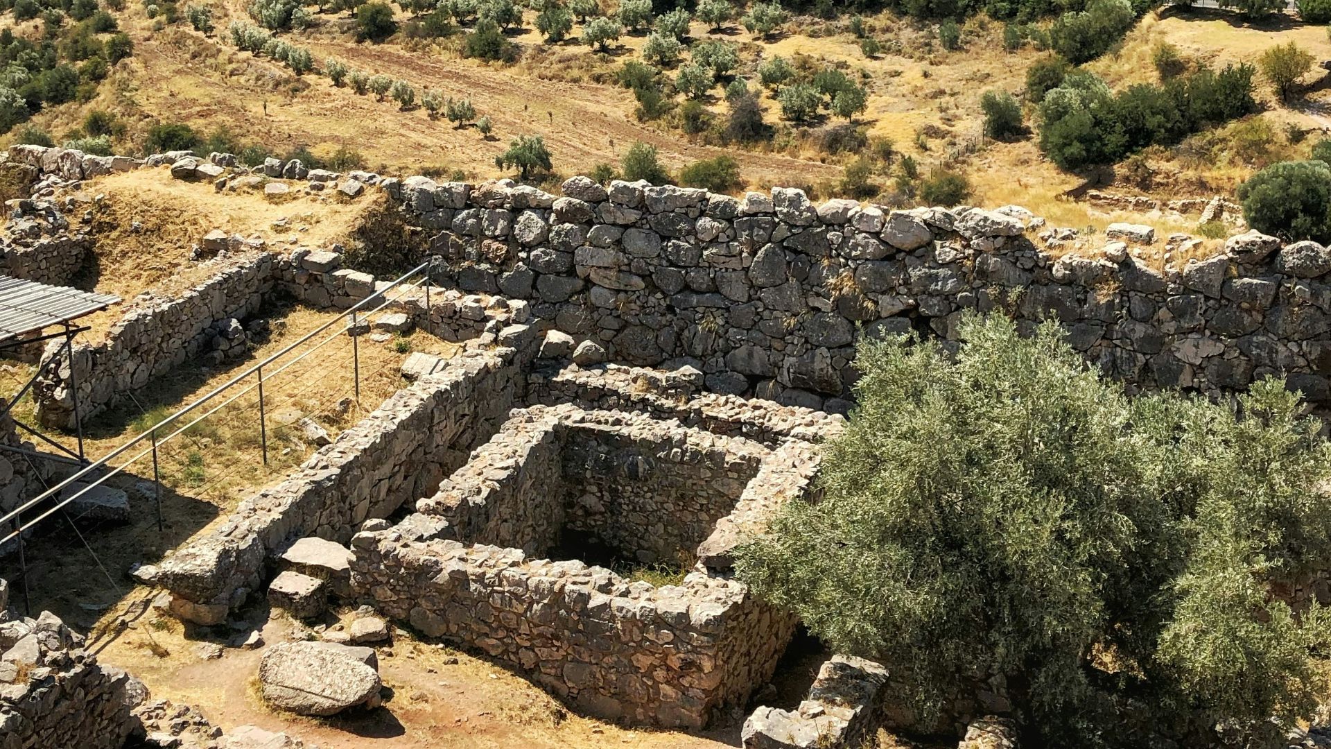 15. Le monde mycénien a été touché au cours d'une crise plus générale