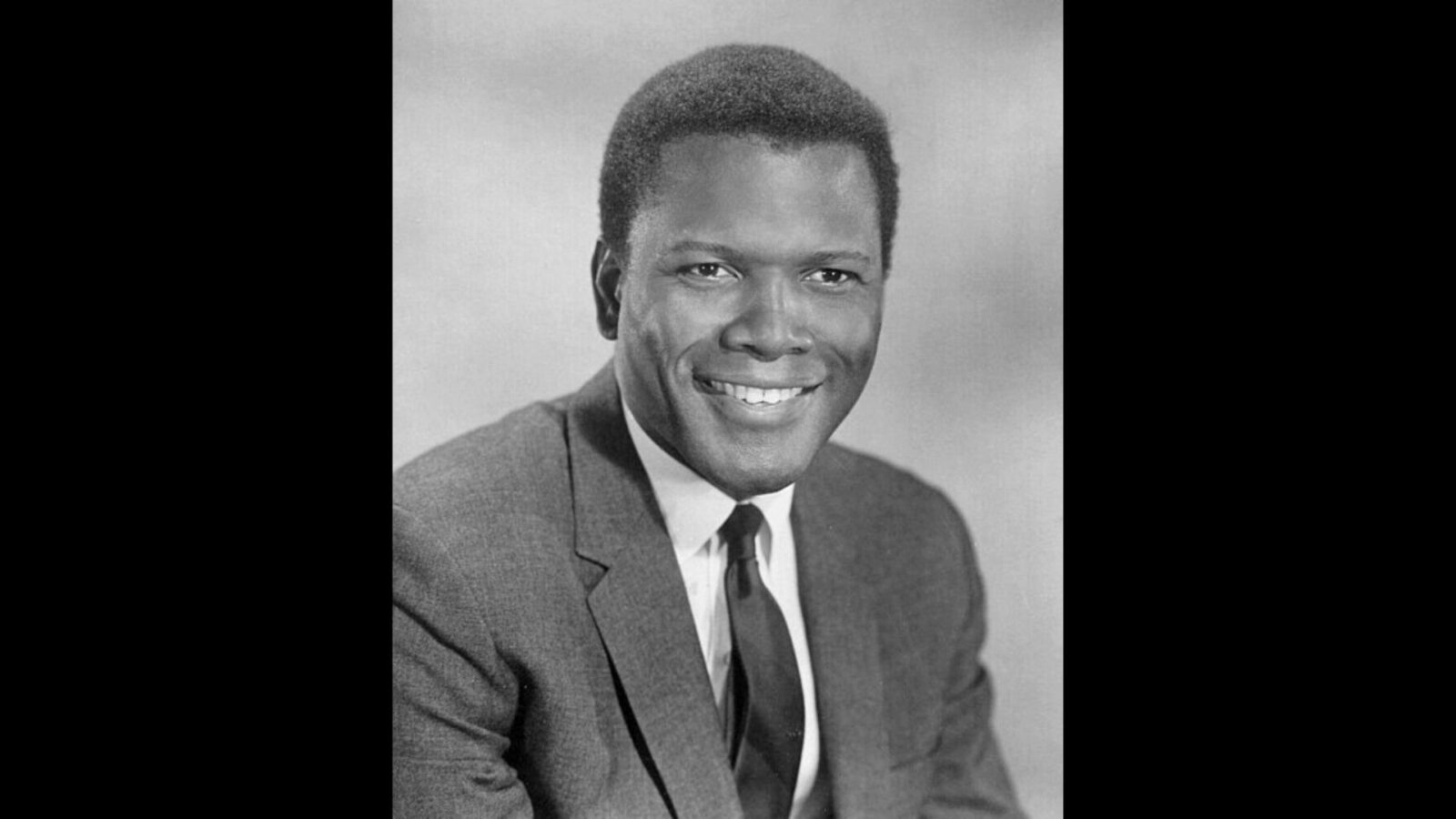 5. Le père de Sidney Poitier lui a acheté un cercueil