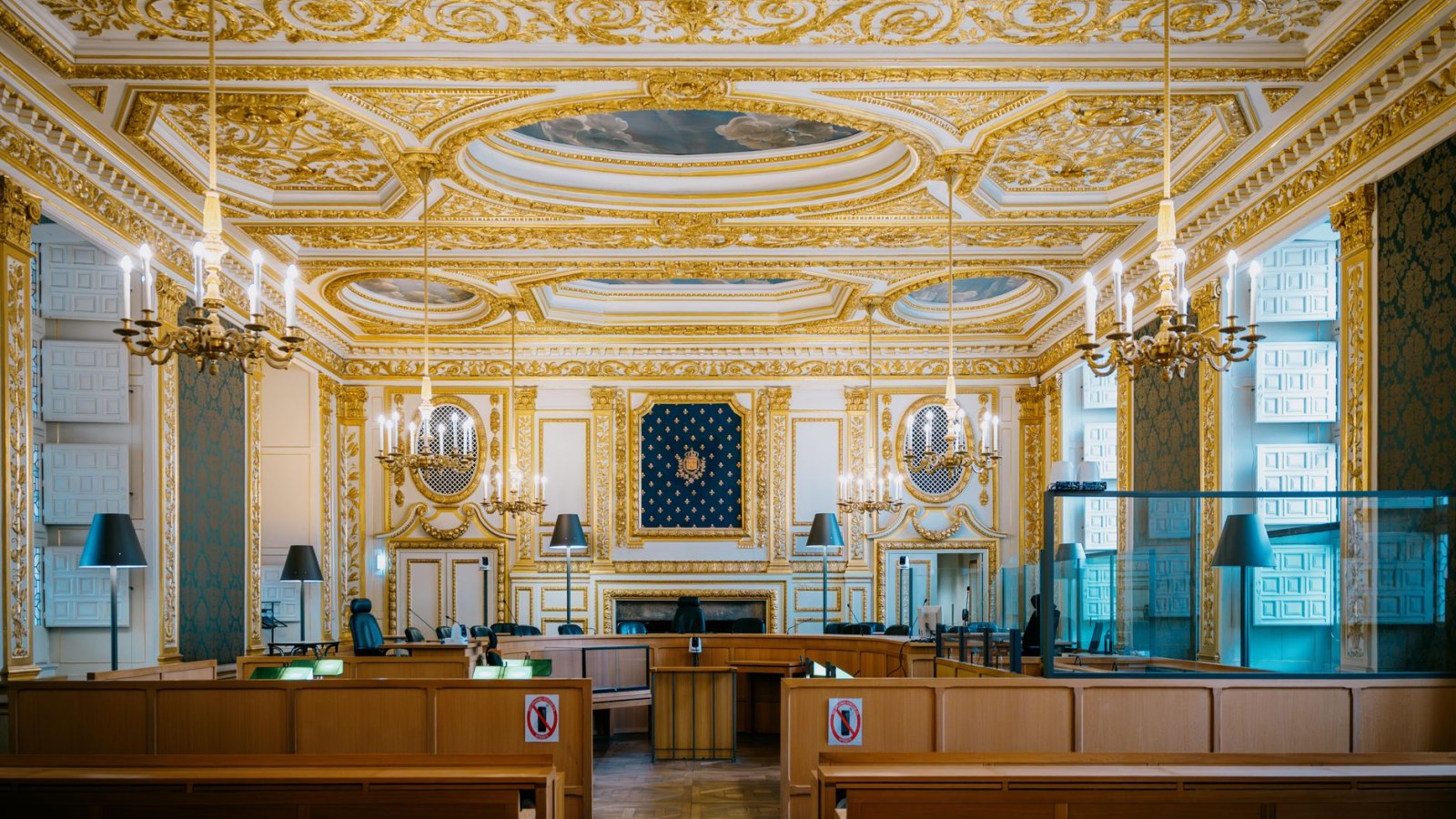 5. Les tribunaux ont déjà suspendu des procès pour permettre aux greffiers de rattraper leur retard en travaillant à la main