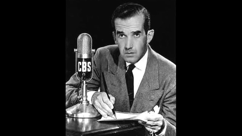 4. Edward R. Murrow a fait entrer le Blitz de Londres dans les salons des Américains
