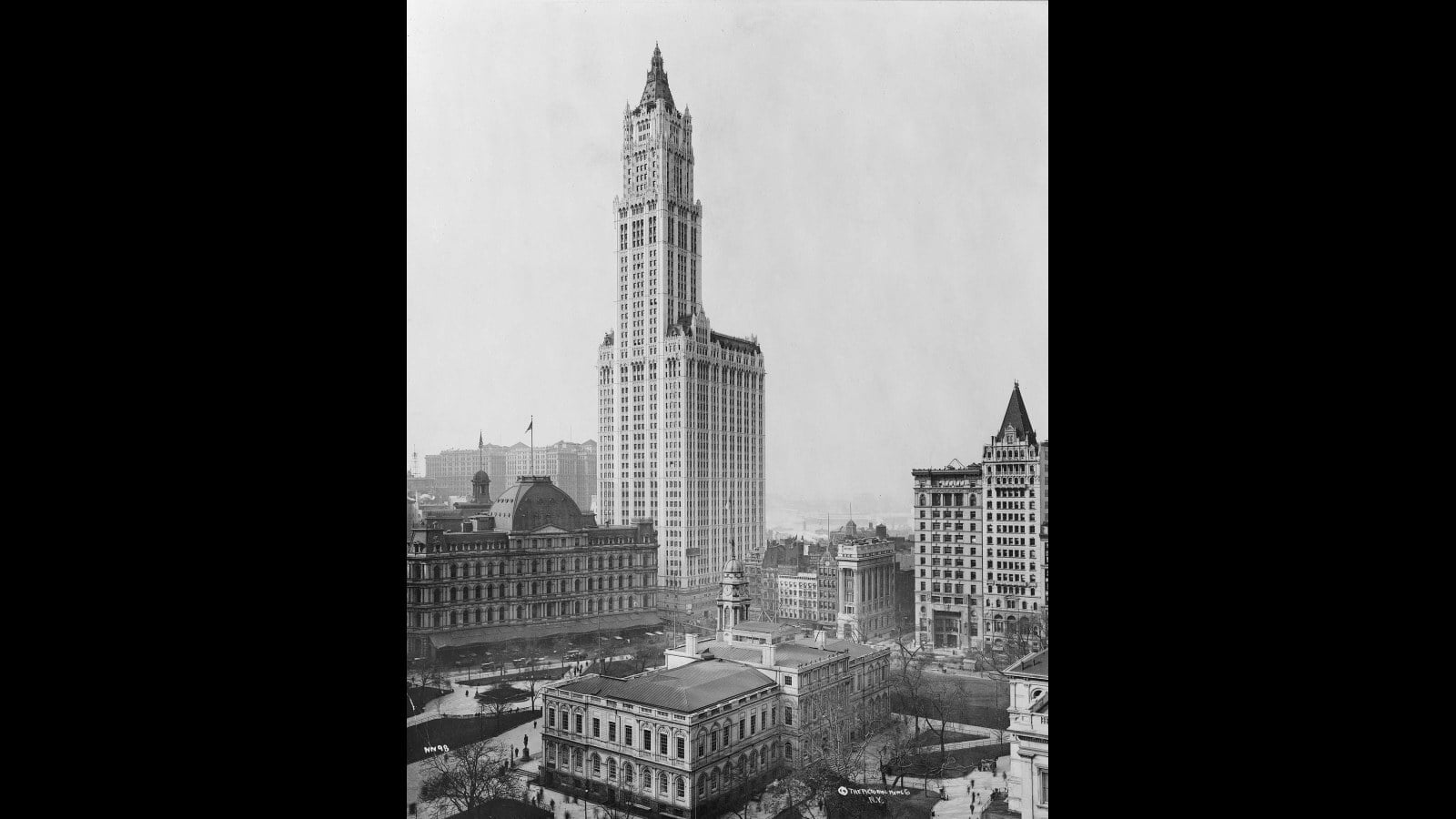2. Frank Woolworth Paid For A Skyscraper Outright With His Five-and-Dime Fortune