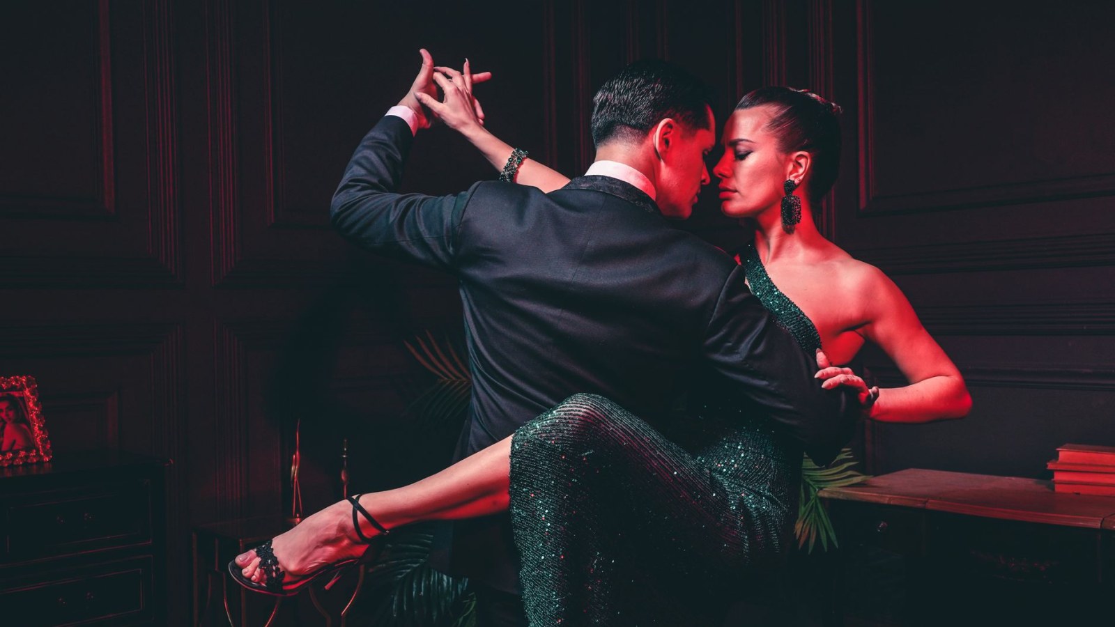 15. La rumba a introduit le « Cuban Motion » dans les salles de bal occidentales