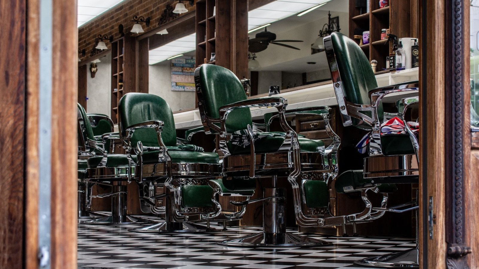 8. Les trains phares transportaient un salon de coiffure complet à 70 miles à l'heure
