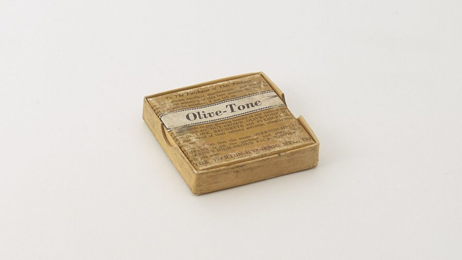 11. Anthony Overton a réinvesti les bénéfices tirés de la vente de poudre pour le visage dans un empire bancaire