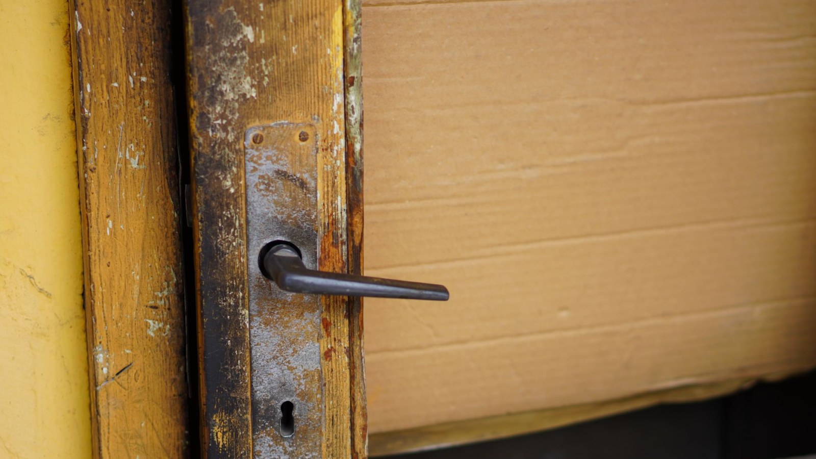 7. A Stuck Door And A Helpful Stranger