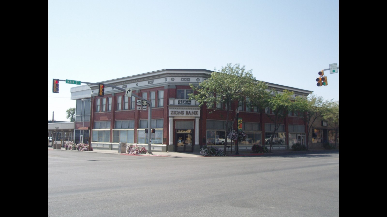 2. A Utah Bank Had Its Walls Shipped By Mail, Brick By Brick