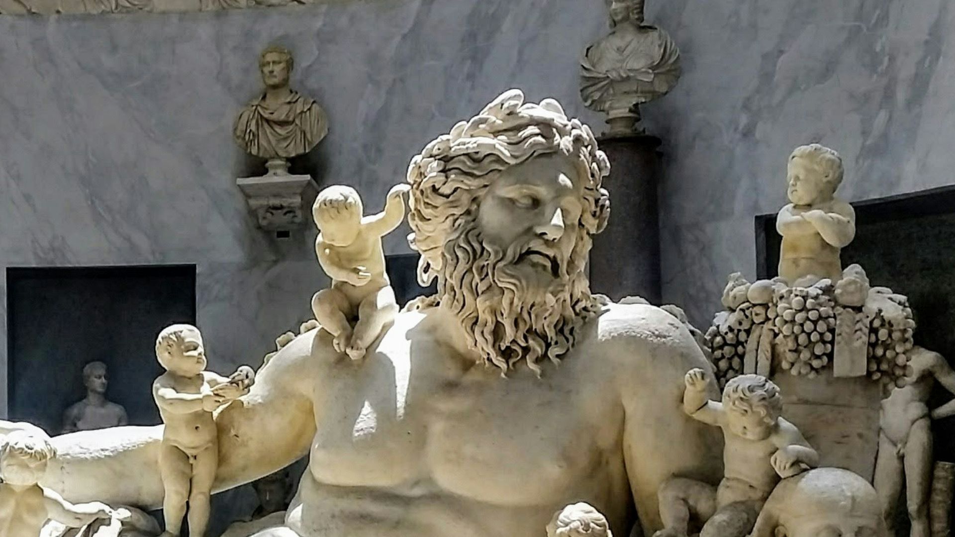17. Nettoyage de statues romaines antiques