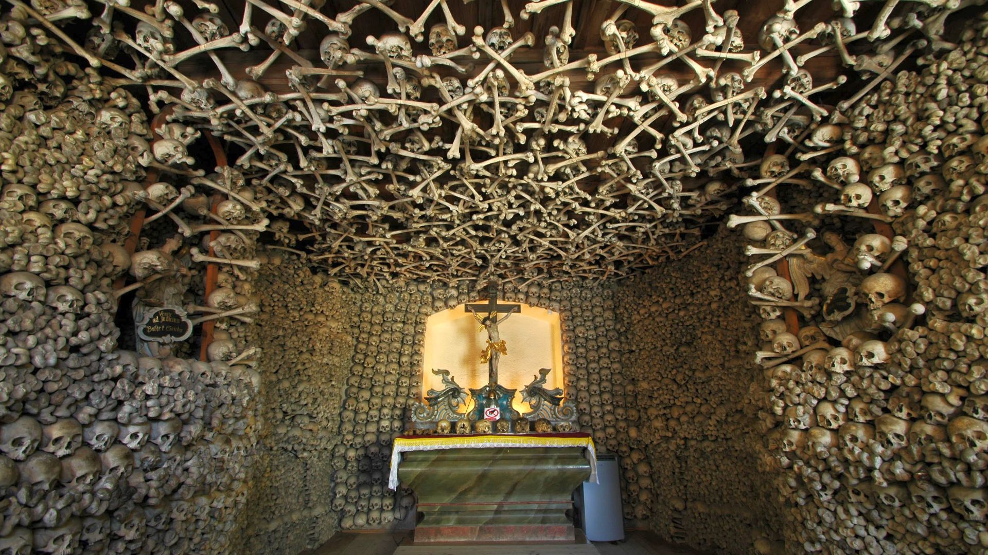 6. Chapelle des Crânes, Czermna, Pologne