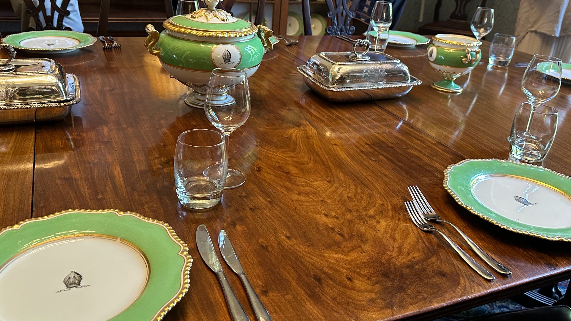 13. S'asseoir au mauvais endroit pendant le dîner