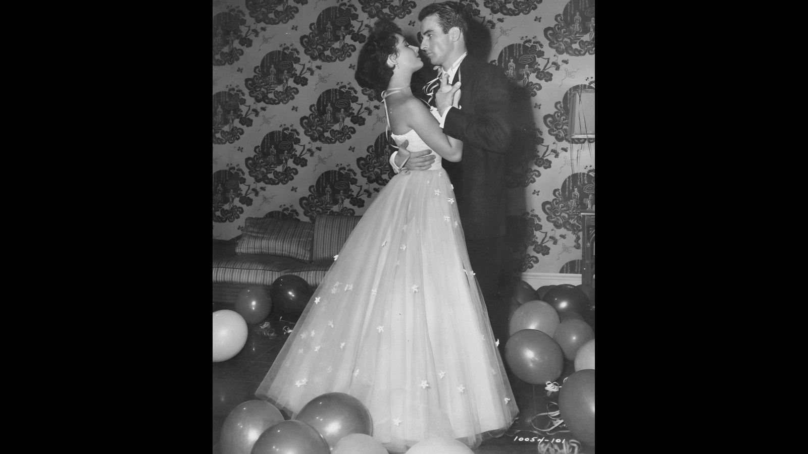 1. Elizabeth Taylor Pulled Montgomery Clift's Teeth From His Throat After His Crash