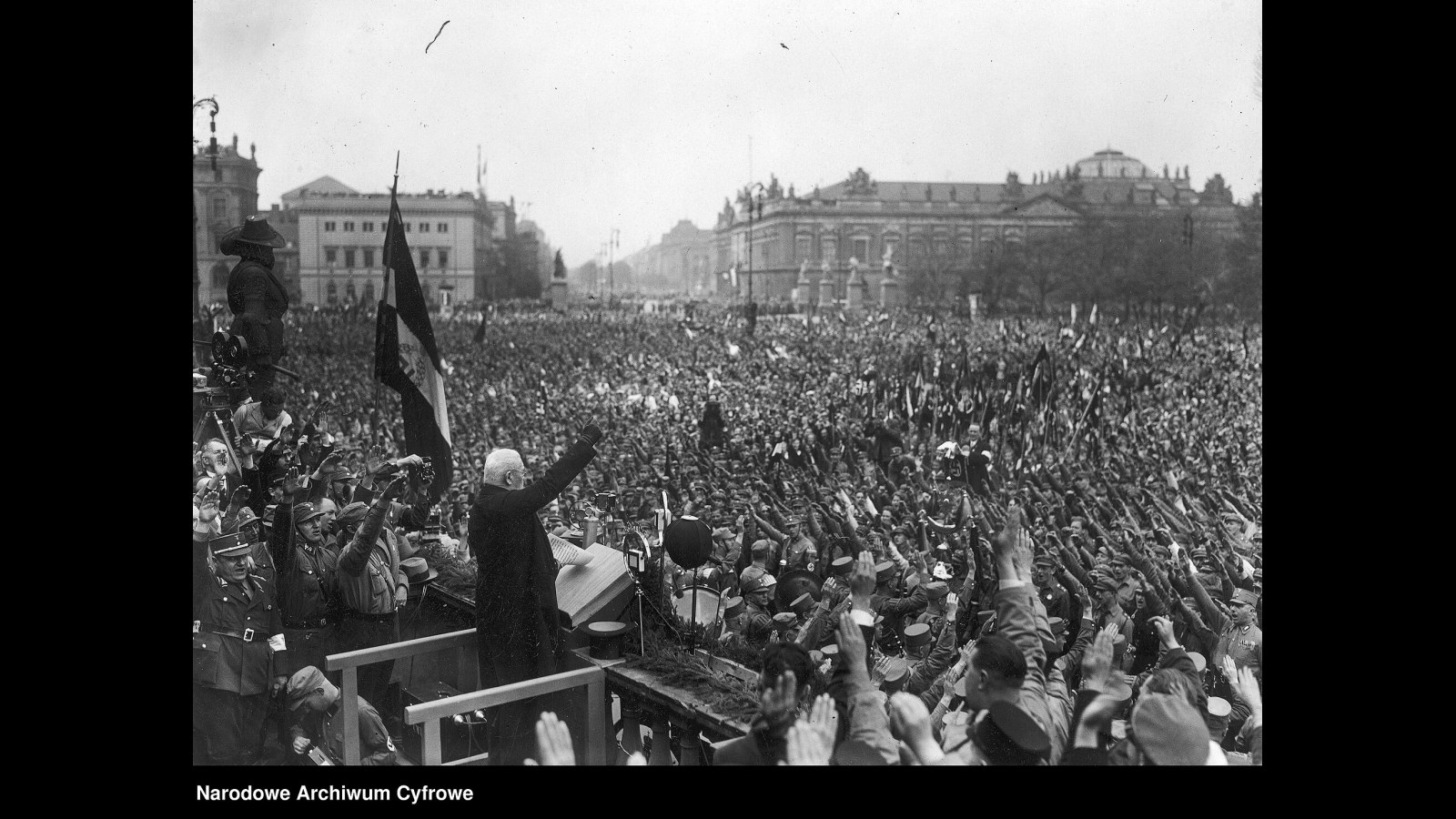 1. Hitler a transformé un jour férié payé en un piège tendu aux syndicats