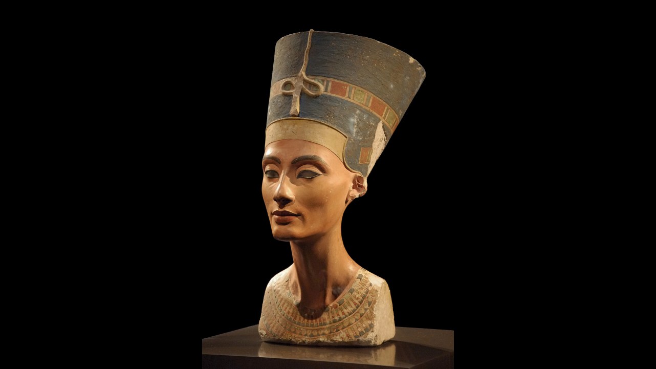 3. The Nefertiti Bust And The Photo Egypt Says Was Rigged