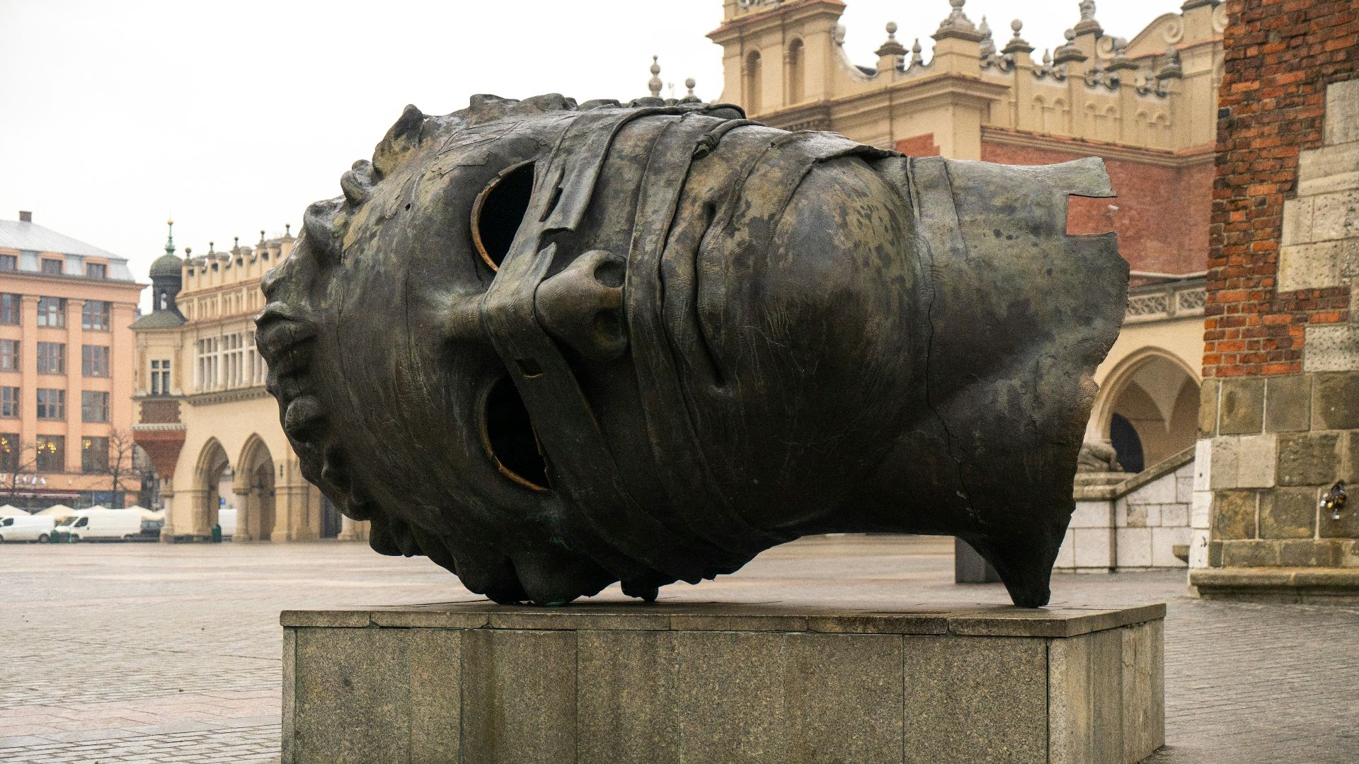 1. Ce nom vient d'une statue
