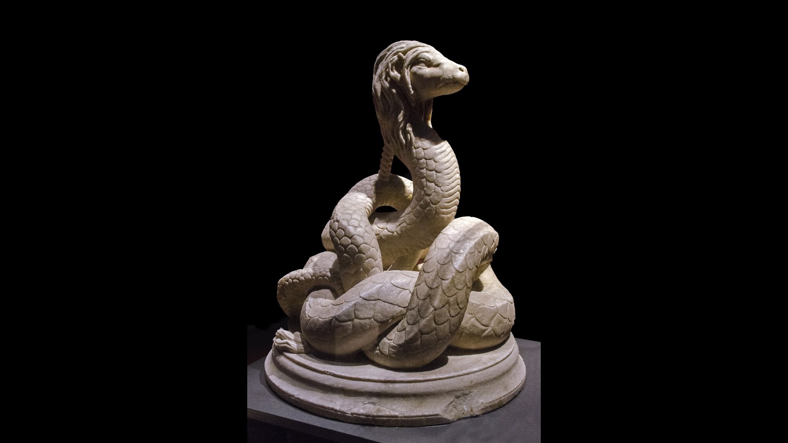 11. Alexandre d'Abonoteichus exploitait un oracle à marionnette en forme de serpent à des fins lucratives