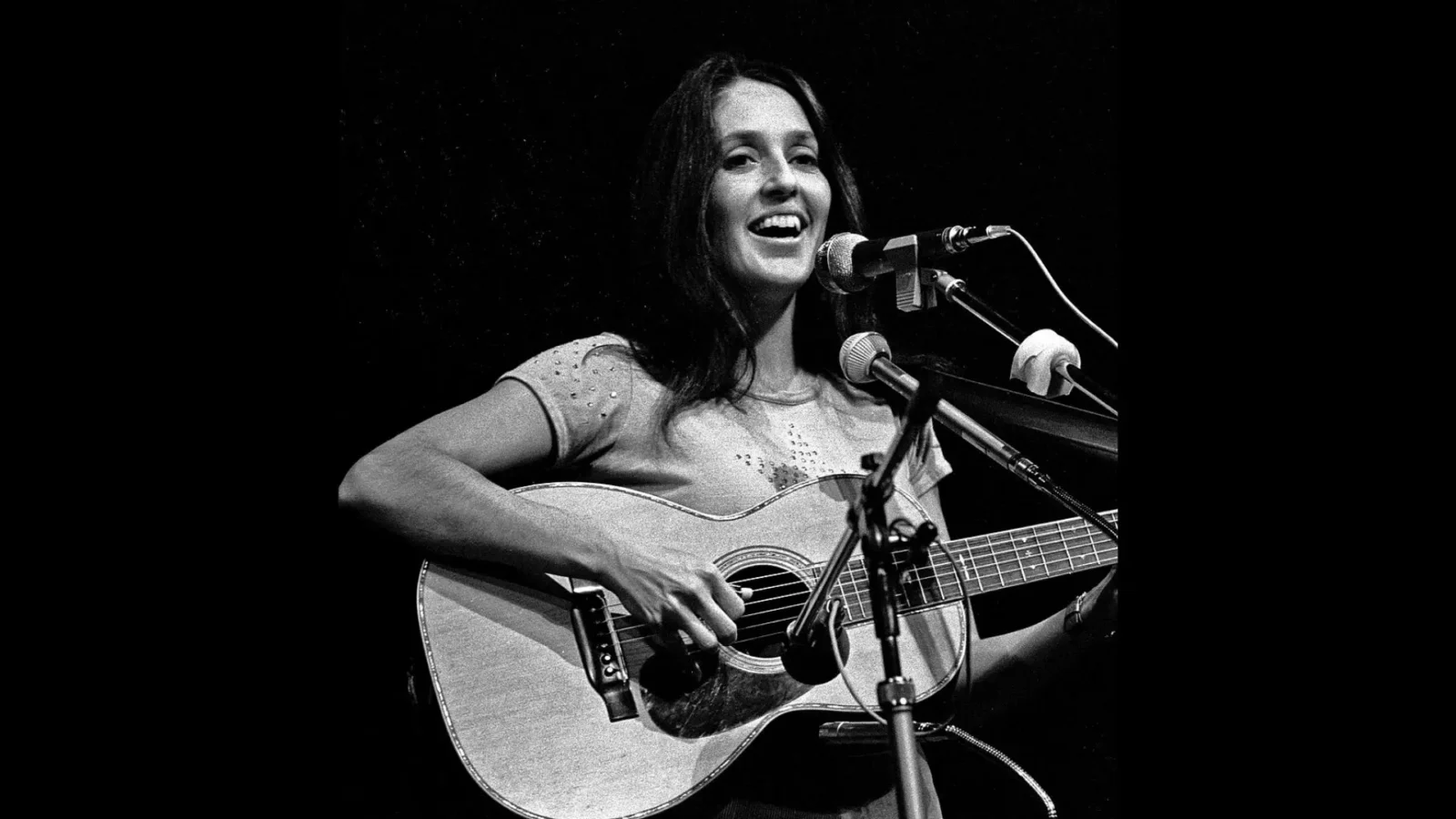 19. Joan Baez Steals The Show She Wasn't Booked For