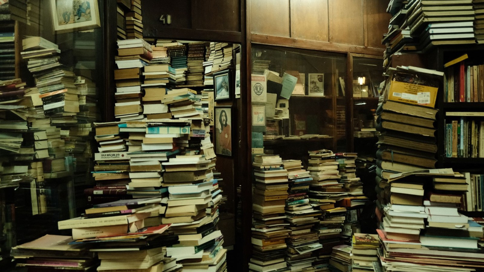 18. Épuisé et classé n° 1 des ventes de livres documentaires en Grande-Bretagne à l'approche de Noël