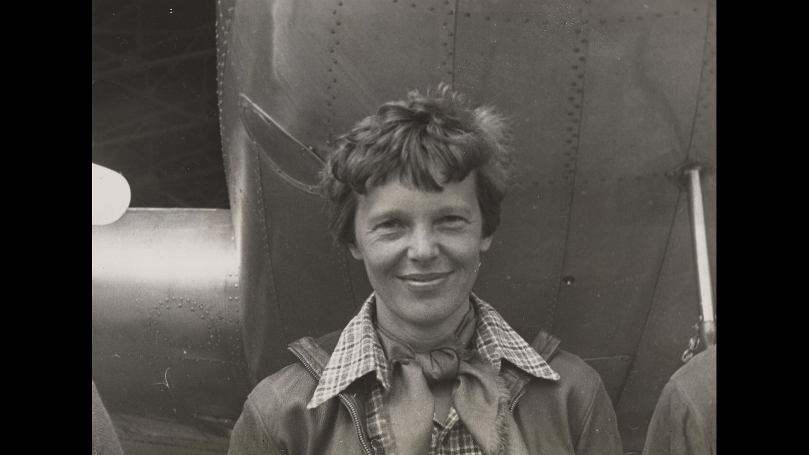 1. Le dernier message radio d'Amelia Earhart n'a pas été émis depuis un endroit situé à proximité de l'île Howland