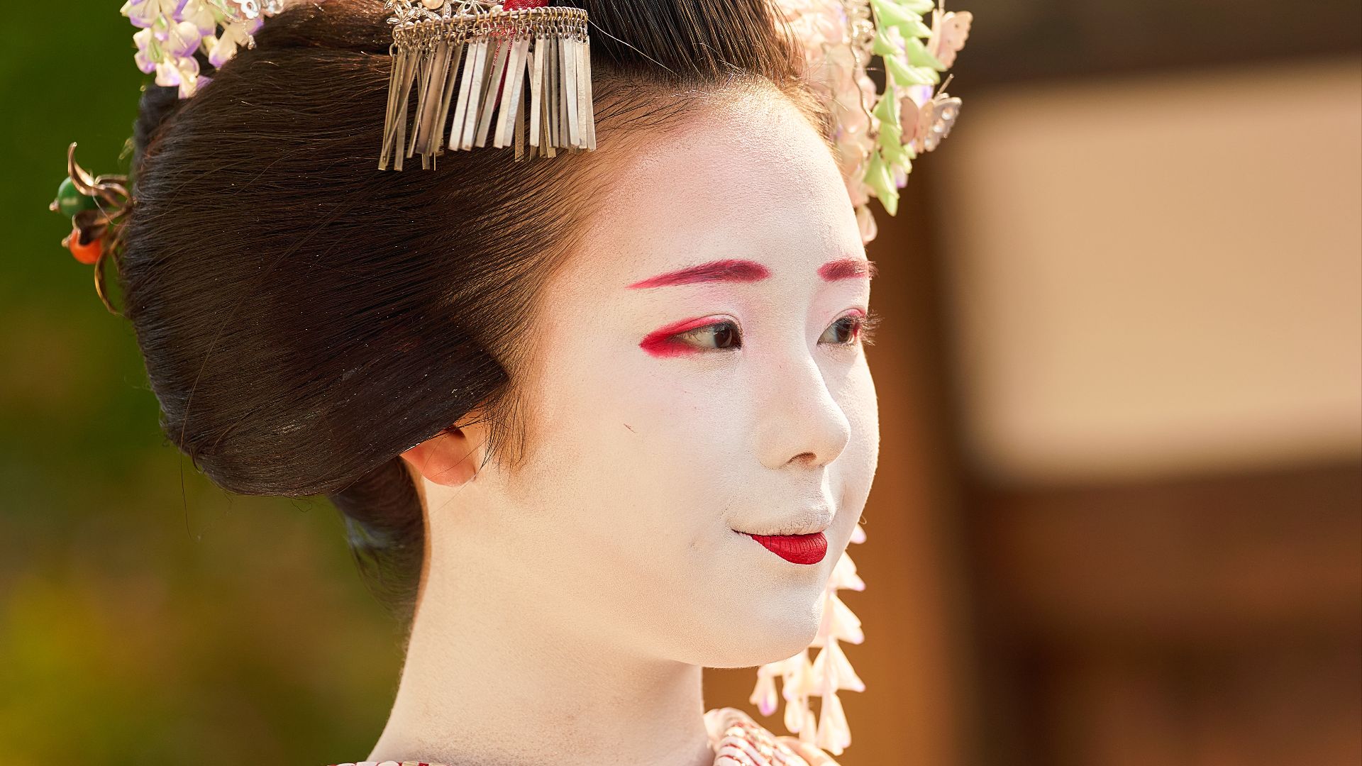 13. Les maiko de première année ne se maquillent que la lèvre inférieure