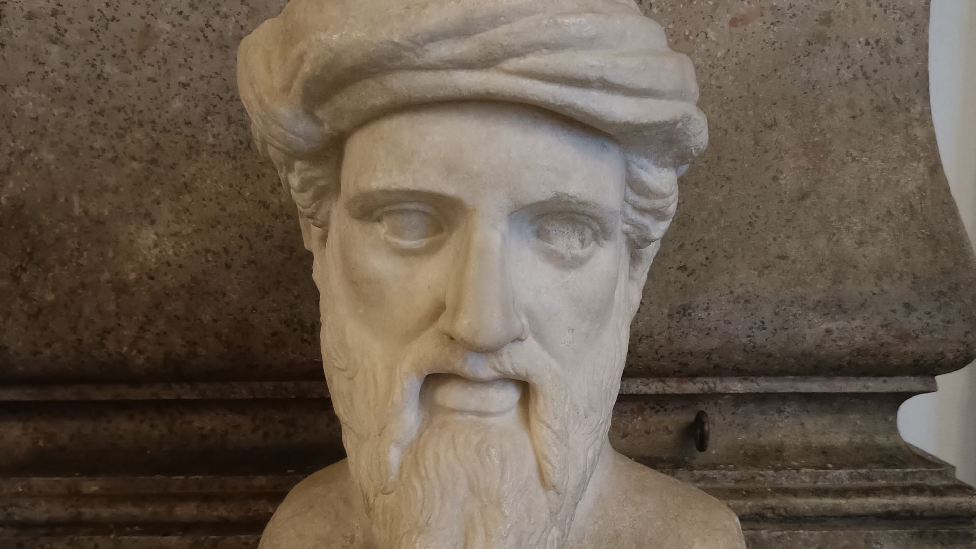 3. « Ne dites pas peu de choses avec beaucoup de mots, mais dites beaucoup de choses avec peu de mots. »