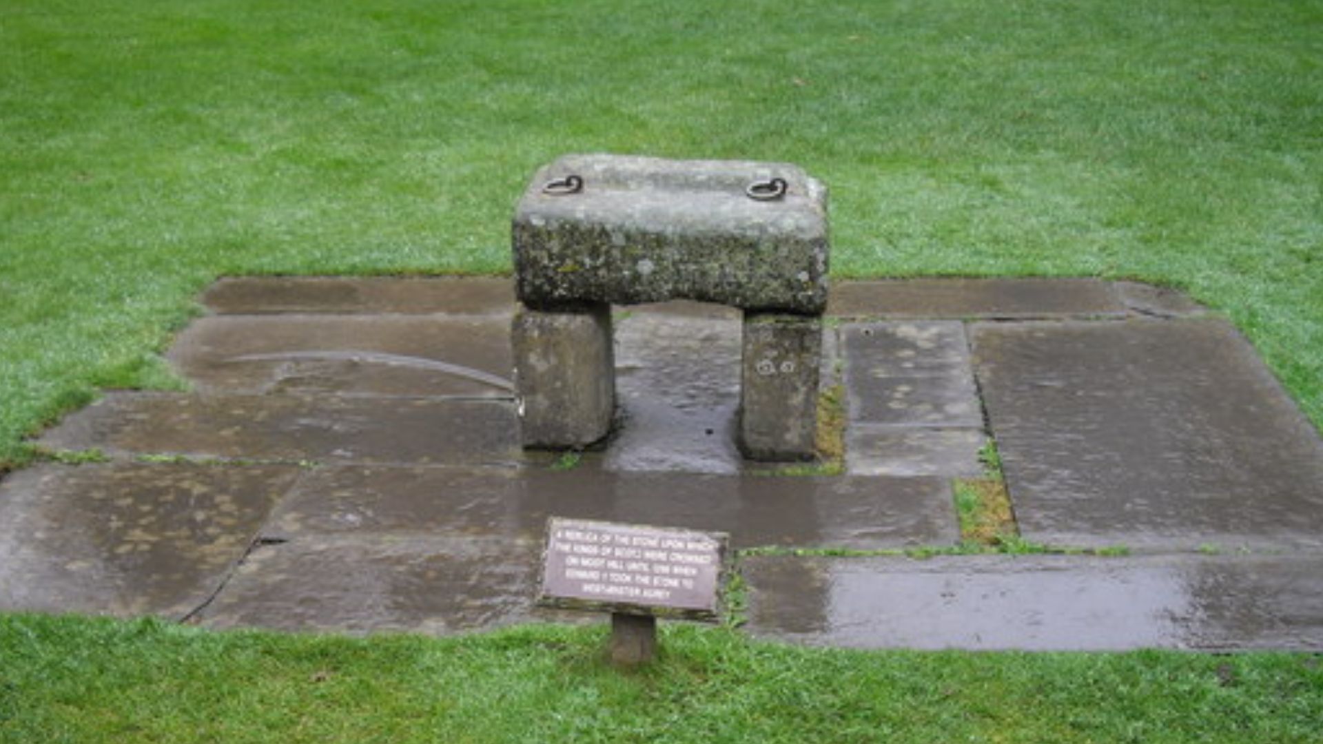 12. La pierre de Scone