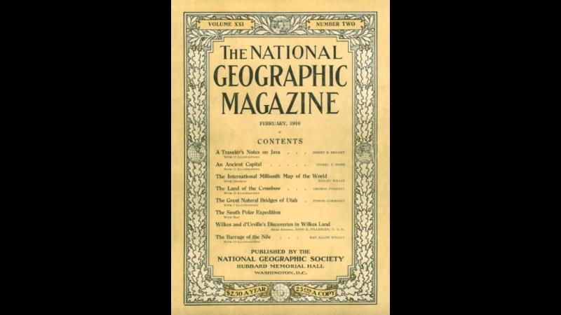 9. La célèbre bordure jaune fait son apparition en 1910, avec ses feuilles de chêne et tout le reste