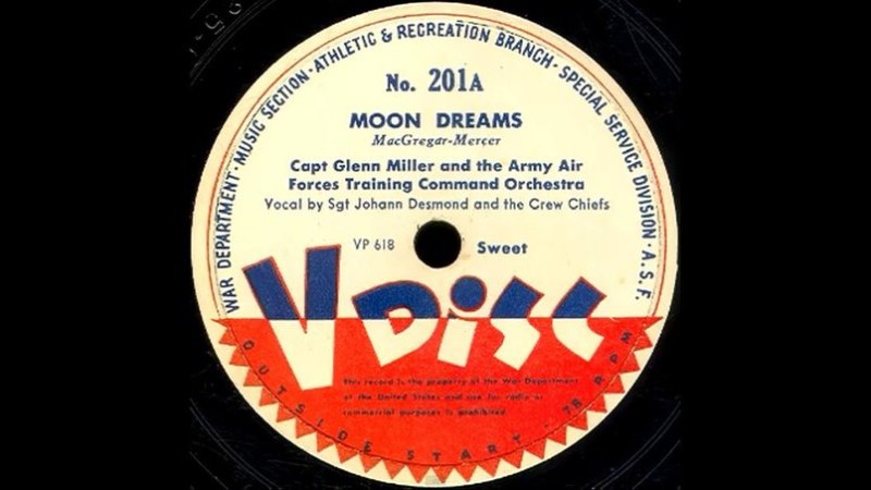 9. Glenn Miller a posé des questions sur les parachutes, puis s'est envolé dans un brouillard glacial