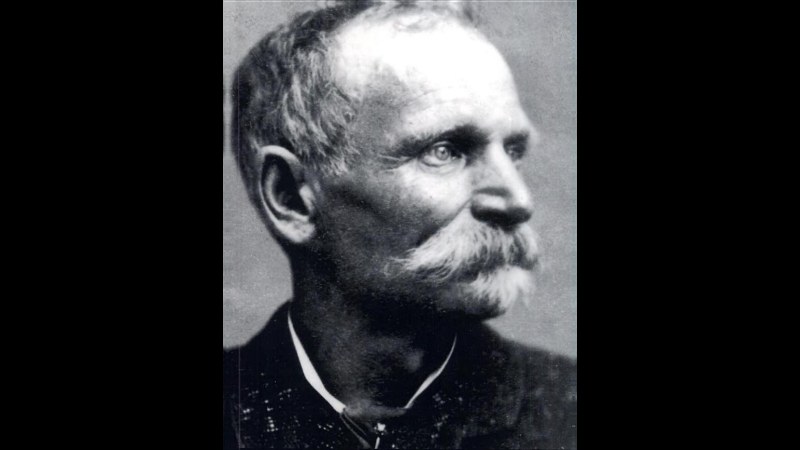 12. Black Bart Robbed 28 Stagecoaches Without Firing A Shot