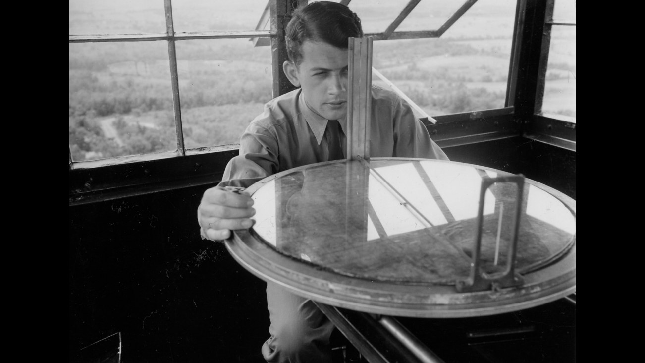 14. Fire Lookouts Spent Whole Summers Inside A Glass Cab On A Peak