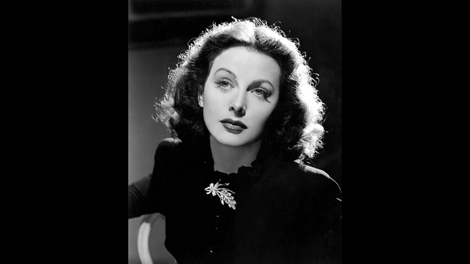 6. Hedy Lamarr Got Her New Name Mid-Ocean