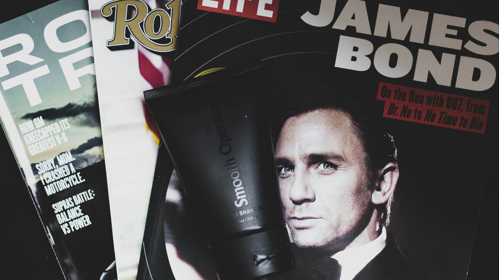 1. C'est un peu comme le vrai James Bond