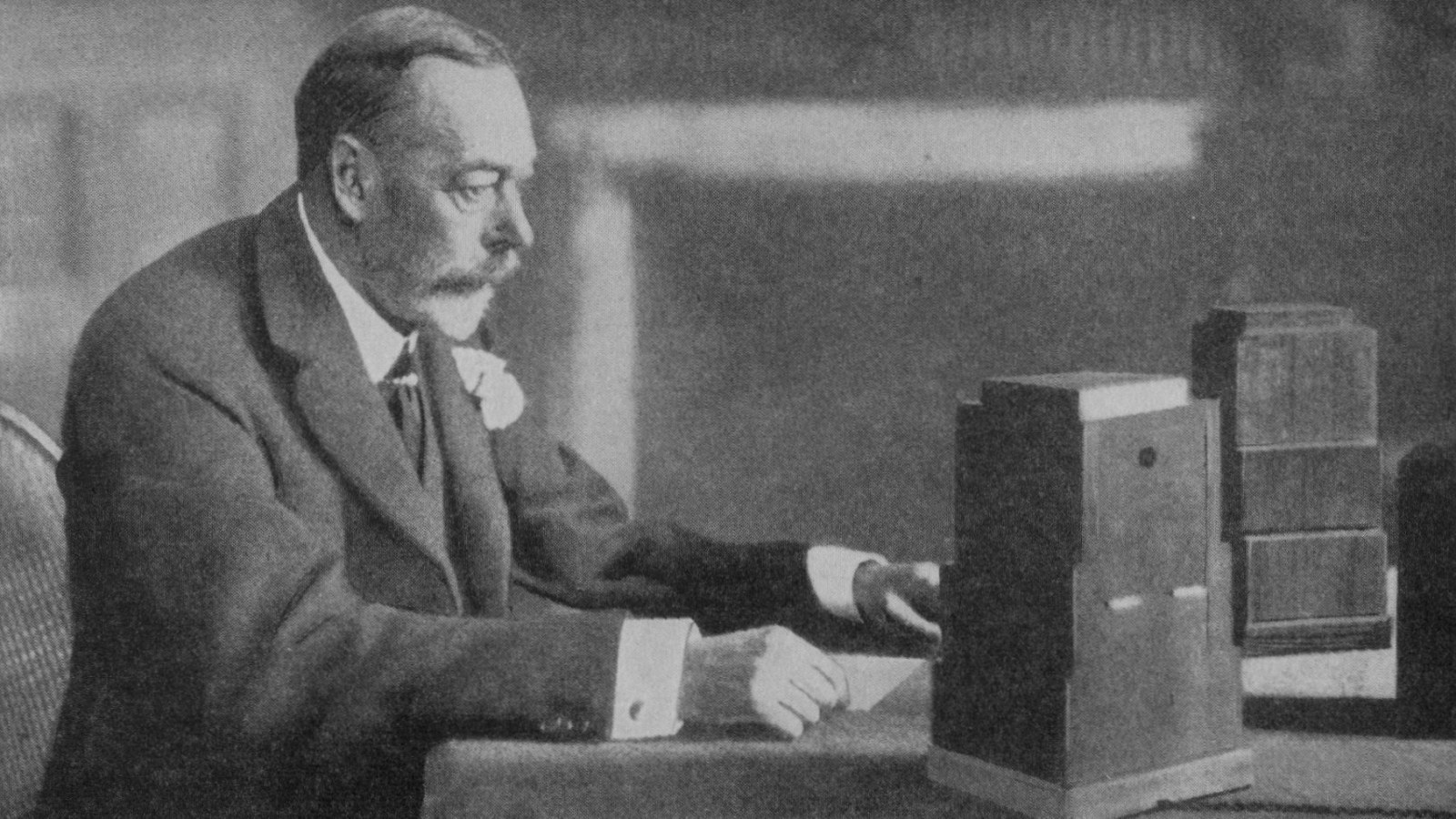 18. Les signaux de radio à ondes courtes réfléchis traversent l'océan sans encombre
