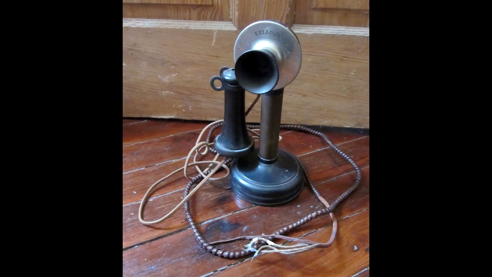 6. Ringing The Headwaiter Became The New Way To Reserve A Table