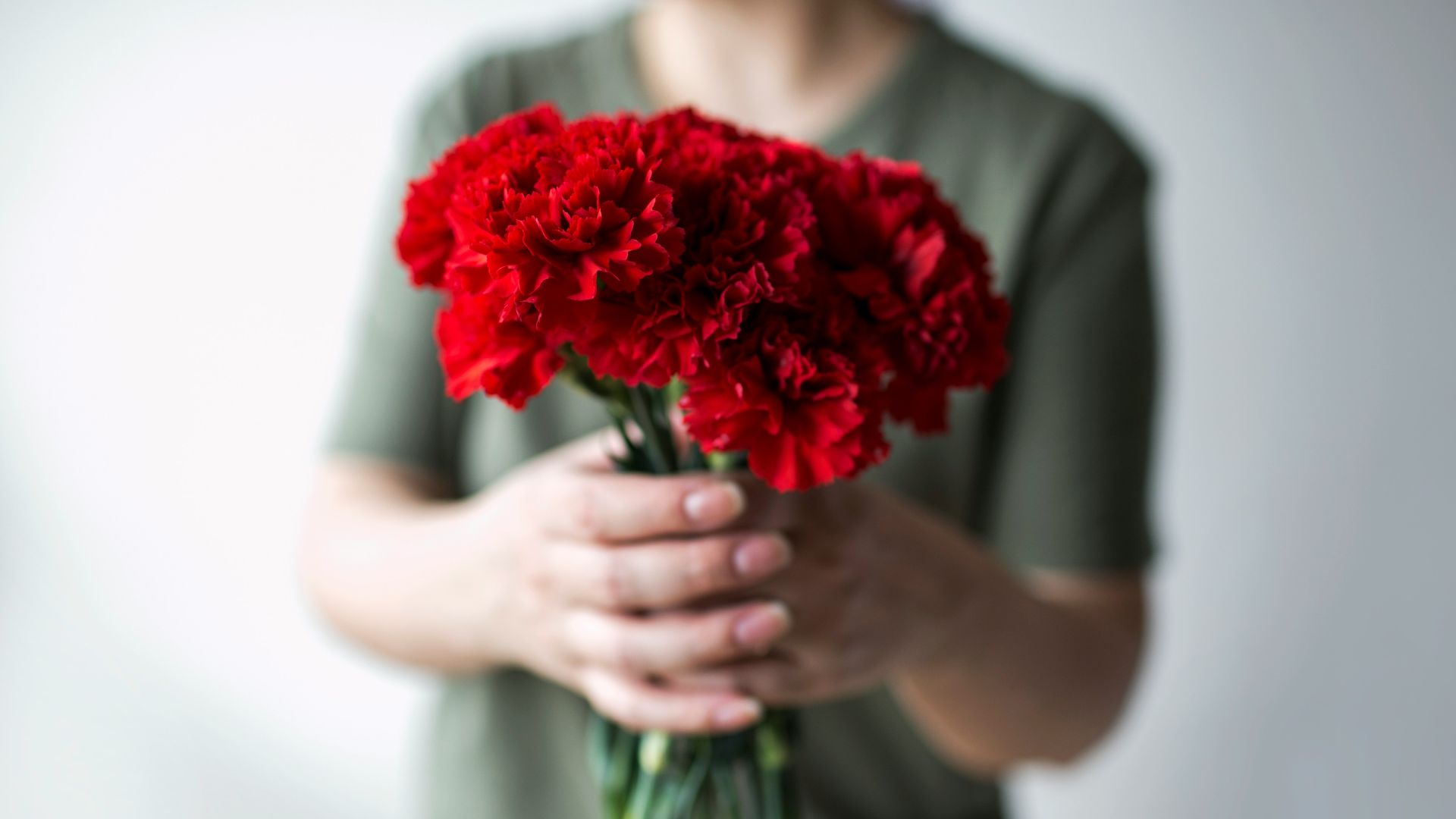 17. Il est décédé après avoir offert sa fleur préférée