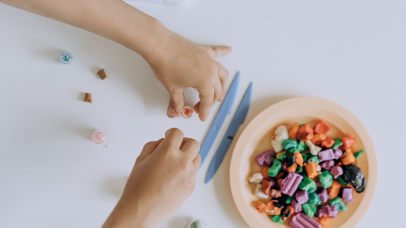 17. À l'origine, le Play-Doh servait à nettoyer le papier peint