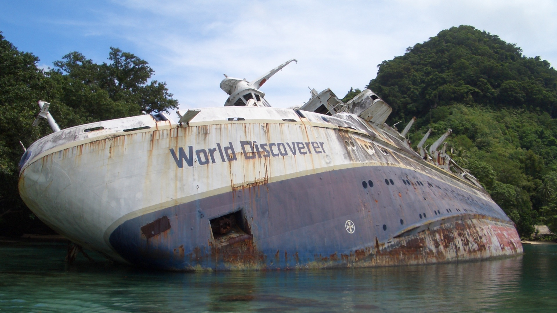18. MS World Discoverer